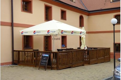 Café Charmé Kunratická tvrz - Café Charmé - zahrádka